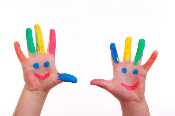 Bemalte Kinderhände